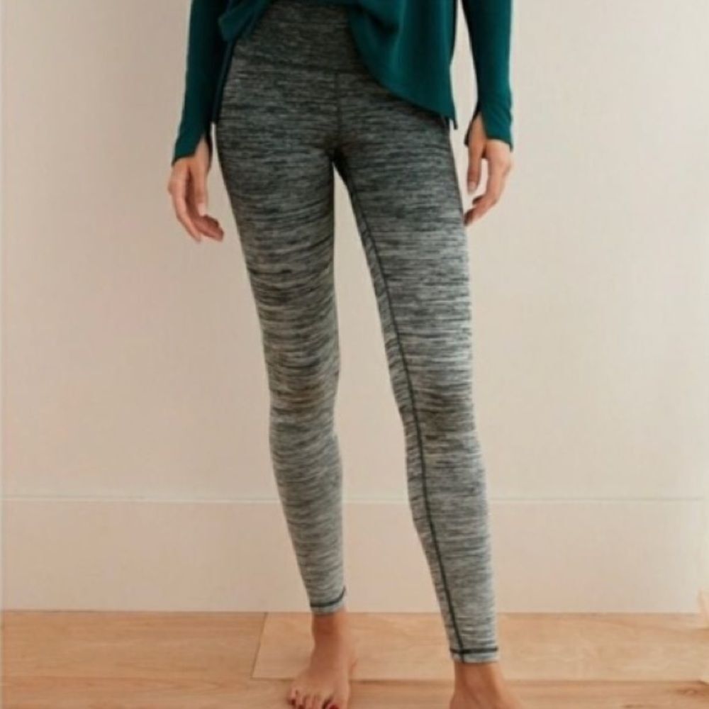 🚨 3 for $25 - AERIE Offline the Hugger High Waisted Ombre Legging - Picture 2 of 8